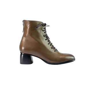 Stivaletti da donna in pelle di vitello lavorazione artigianale